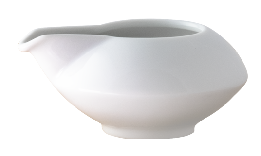 Der LEAFLine Milchgießer von Meßmer DE ist ein weißes Keramik-Milchkännchen aus hochwertigem Teeporzellan mit breitem, abgerundetem Korpus, kleinem Ausguss und Stapelbar-Design für praktische Eleganz auf hellem, schlichtem Grund.