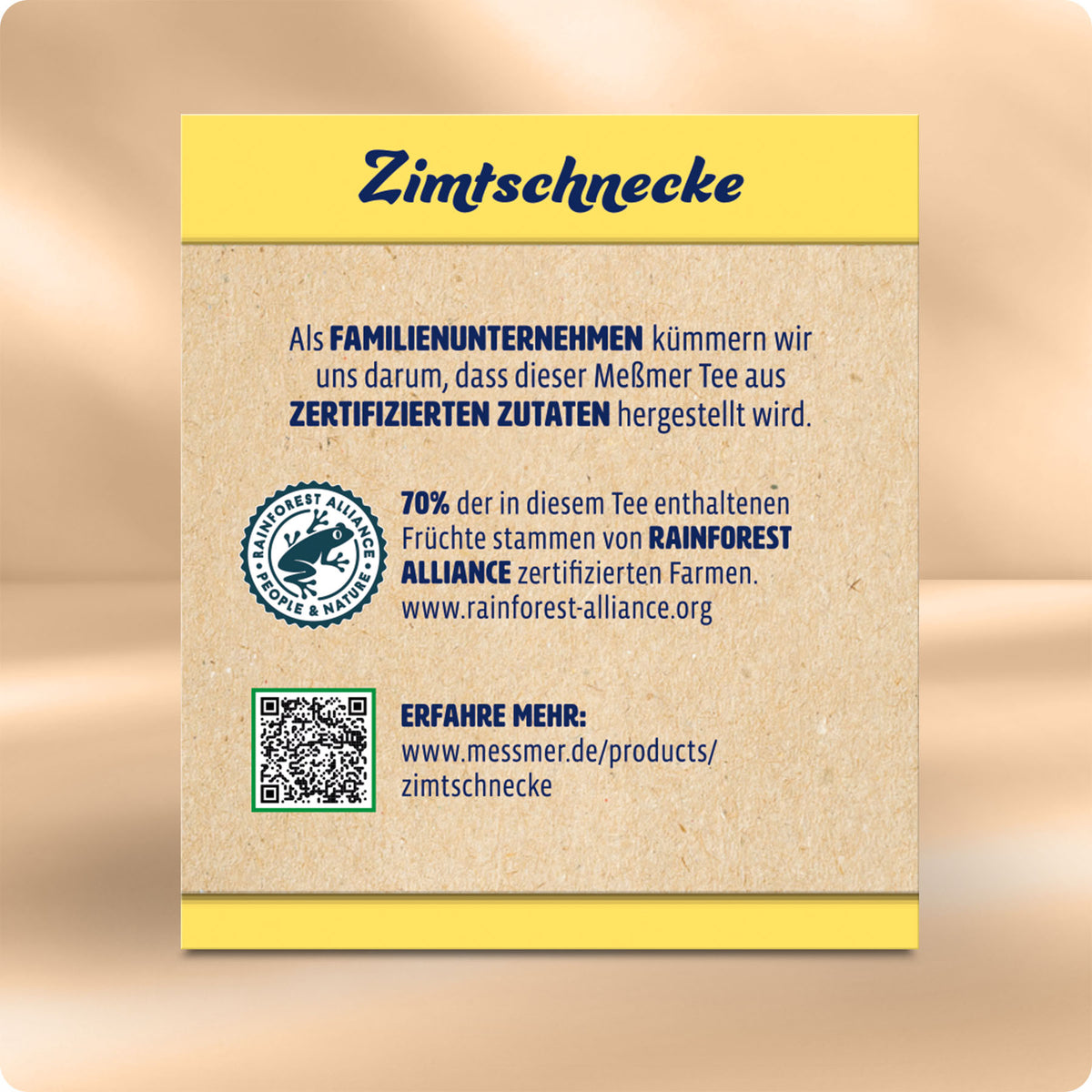 Der Zimtschnecke Tee von Meßmer besticht durch seine gemütliche Café-Verpackung mit Zimtrollen und Stäbchen, die an klassische Leckereien wie Apfelstrudel erinnern. Der Tee enthält 18 Teebeutel - perfekt, um in diesem Winter eine warme, wohlige Tasse zu genießen.