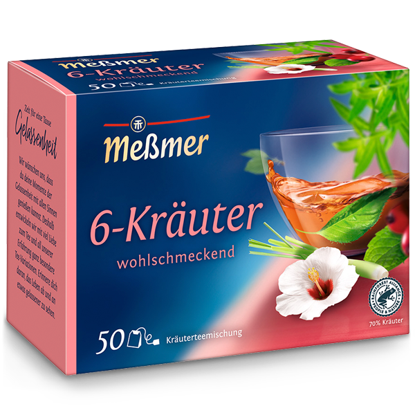 Packung mit Meßmer 6-Kräuter Tee, zeigt einen Glasbecher mit Kräutertee und einer Hibiskusblüte, Produkt in Zusammenhang mit Minze-Kamille Teemischung.
