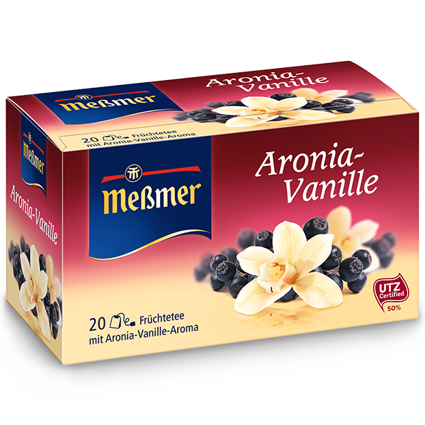 Verpackung eines Früchtetees mit Vanilleblüten und Aroniabeeren, daneben die Produktbezeichnung Grüner Tee Apfel-Ginkgo sichtbar.